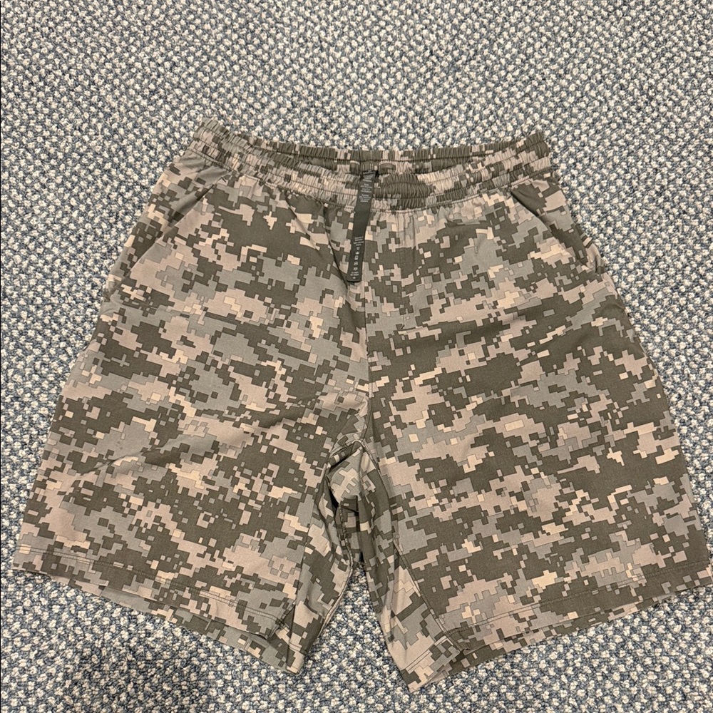 Lululemon men’s pace breaker short camouflage